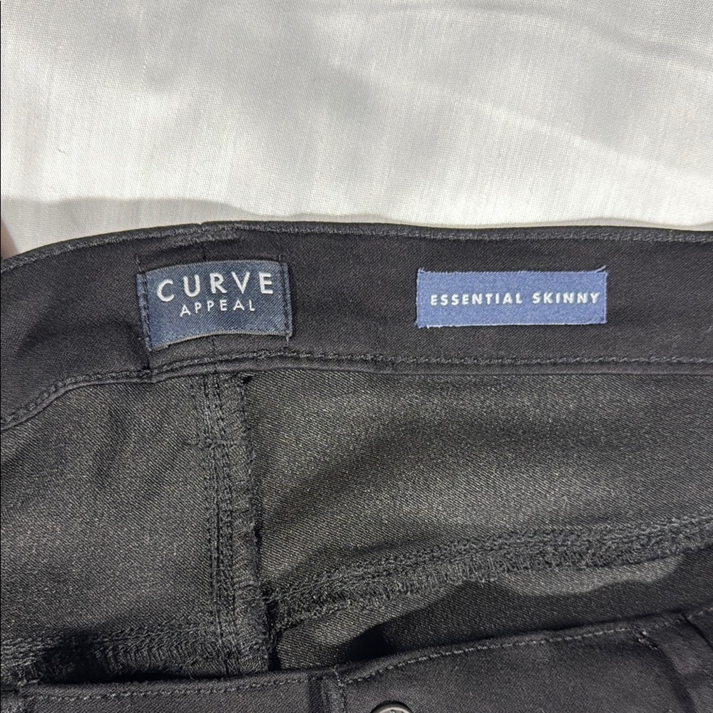 Curve Appeal Essential Black Skinny Jeans with Modern Fit - Picture 2 of 12